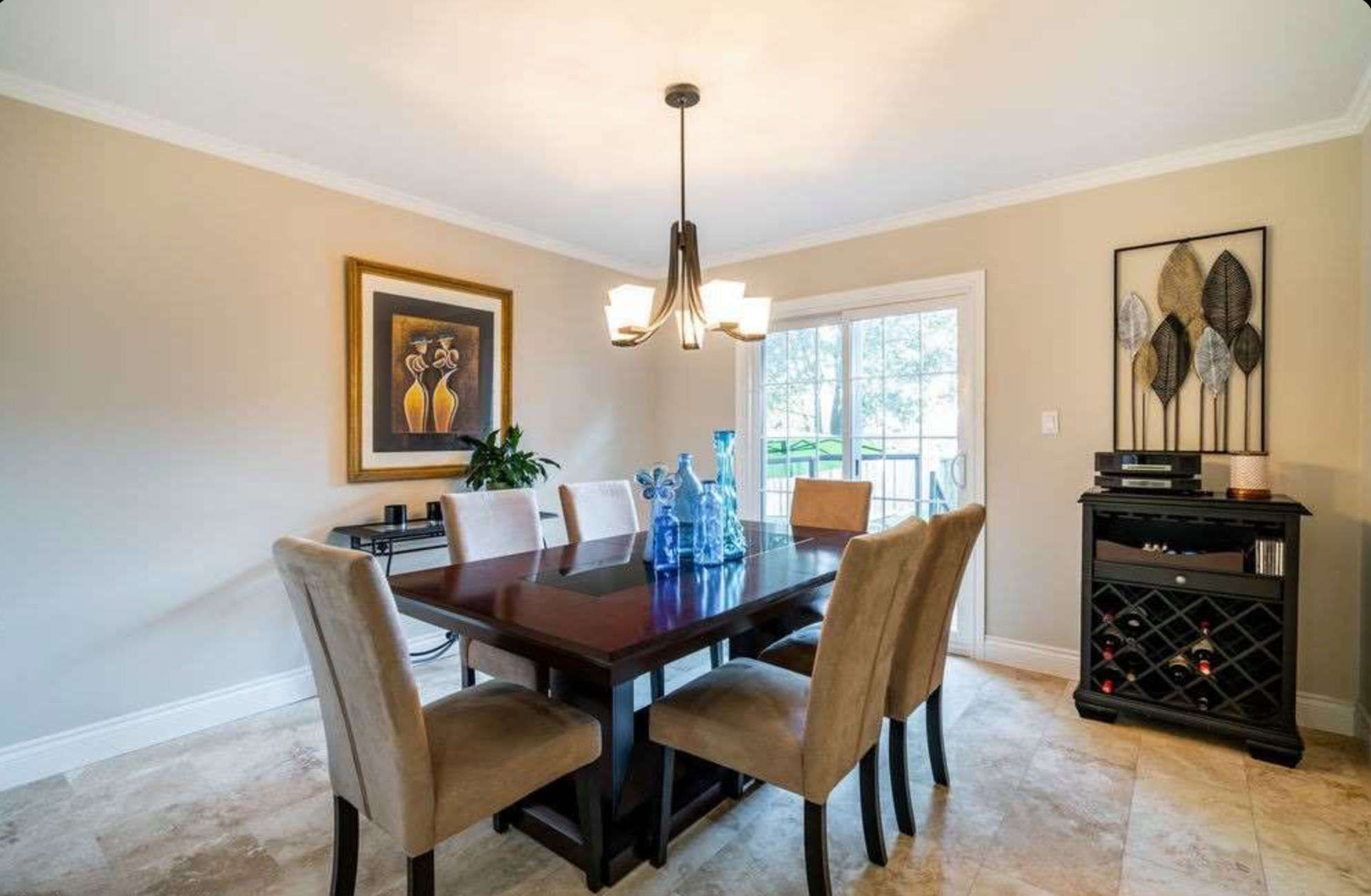 Bright dining