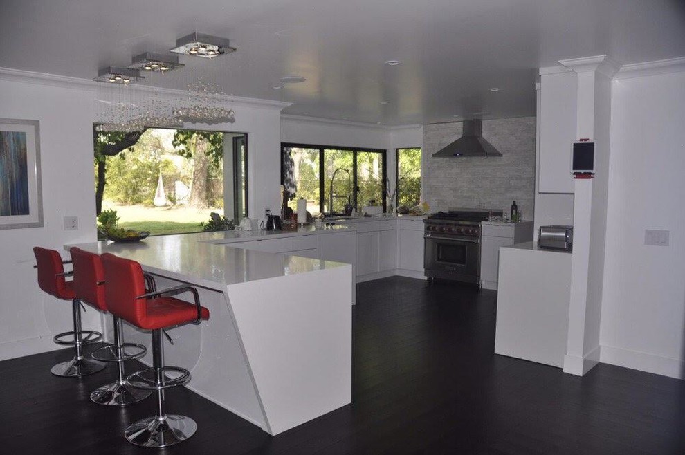 Transitional kitchen photo in Los Angeles