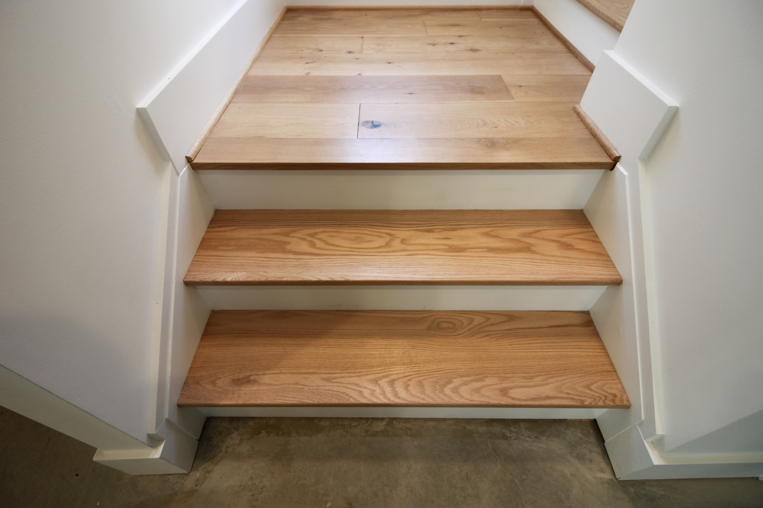 85_Sleek Three-Quarter Turn Multilevel-Staircase, McLean VA 22101