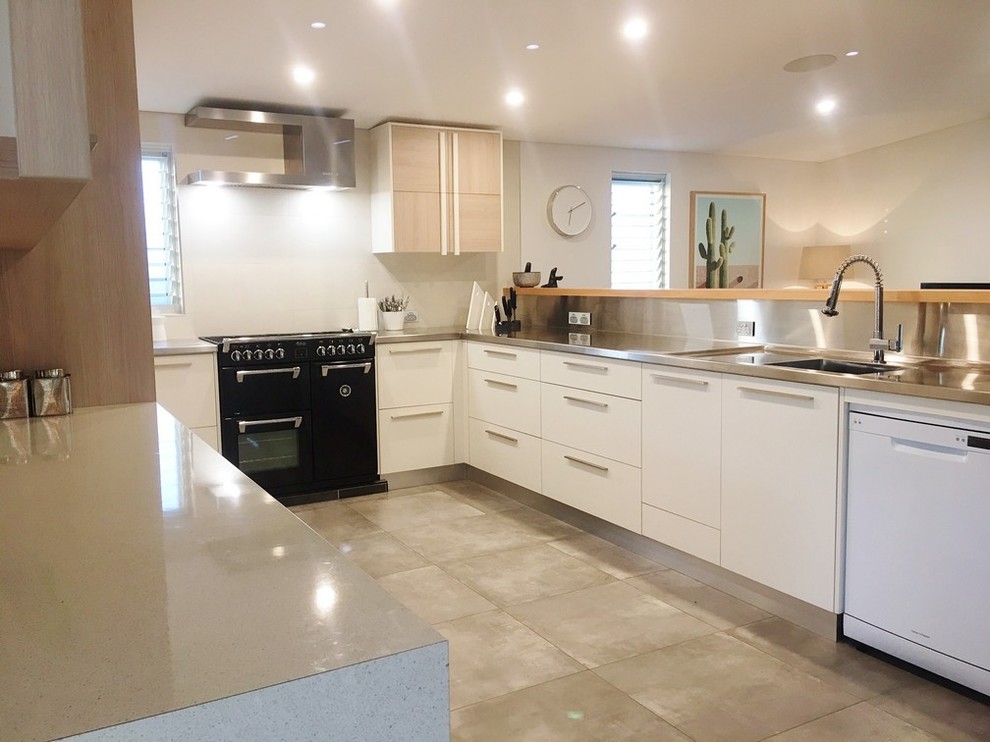 Midcentury kitchen in Perth.