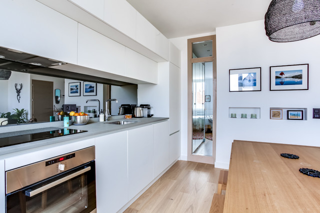 Cuisine ouverte, blanche sur-mesure skandinavisk-koek