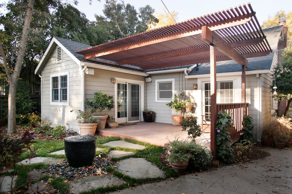 Design ideas for a mid-sized traditional one-storey grey exterior in Sacramento with wood siding and a hip roof.