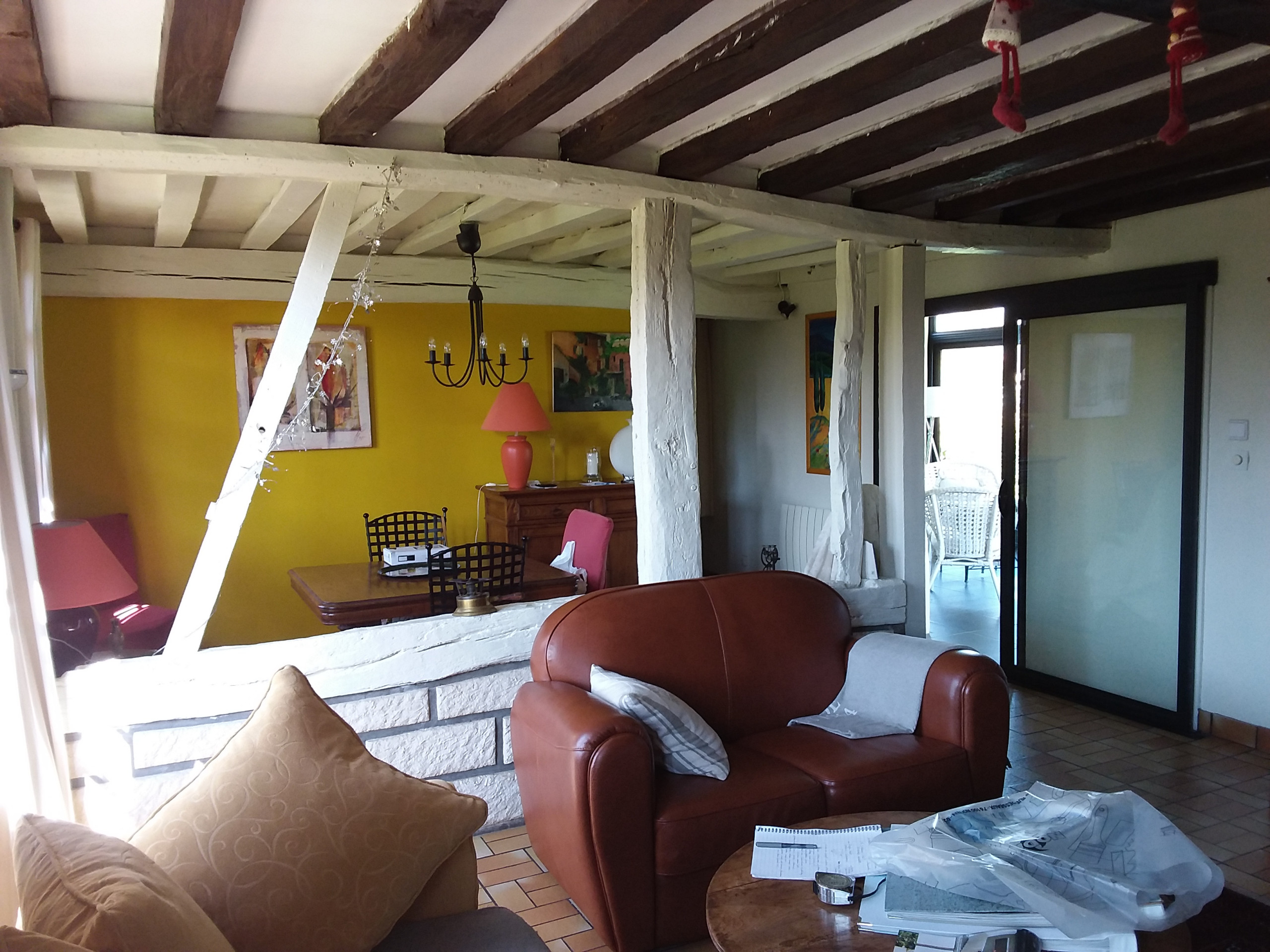 Décoration d'une salle à manger dans une longère normande