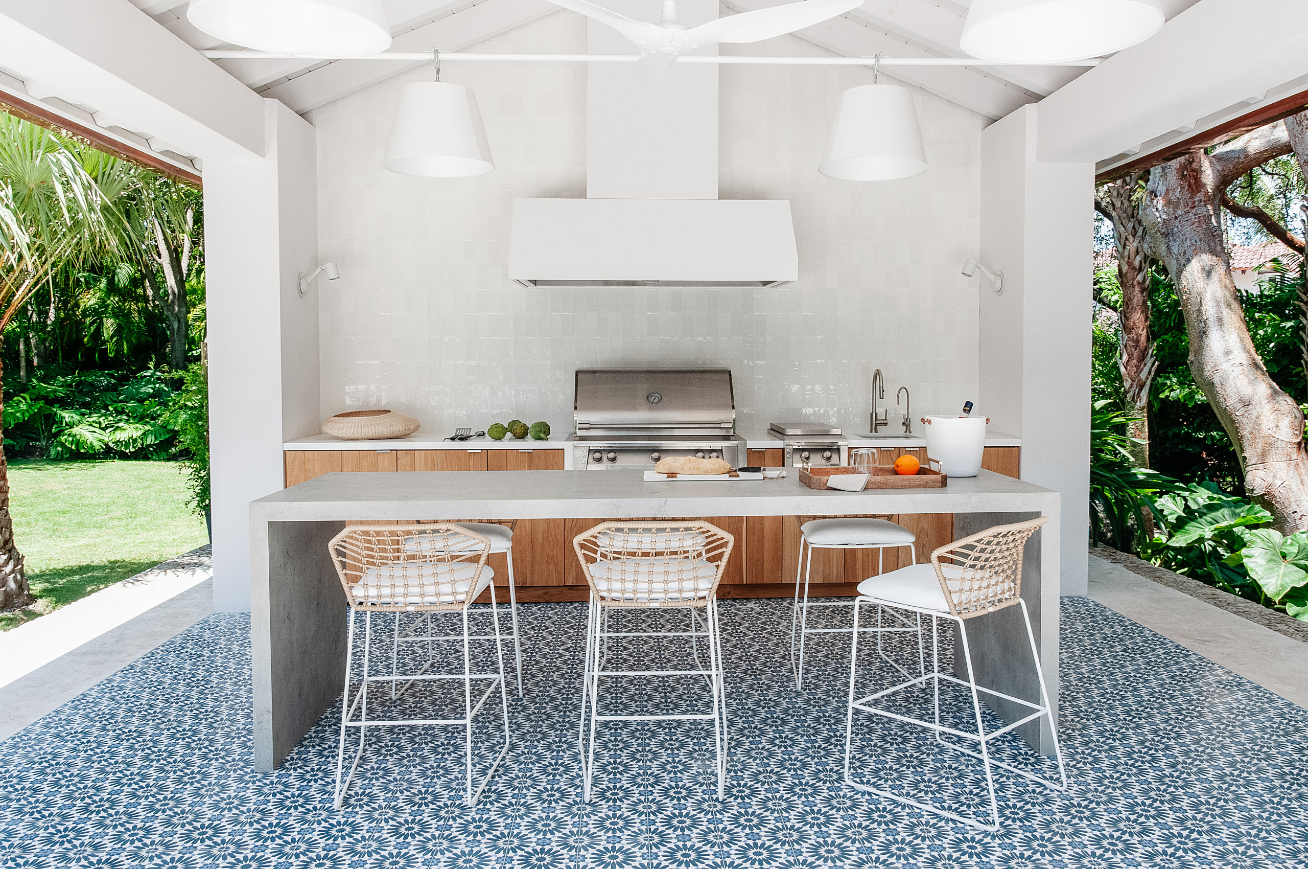 Outdoor kitchen tile top