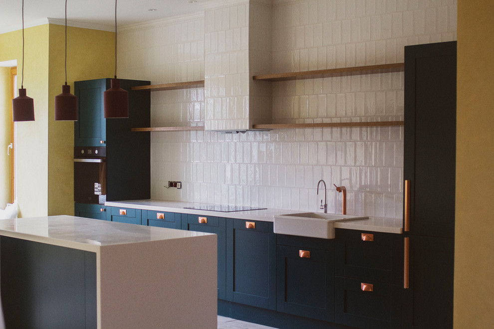 Изумрудная кухня в частном доме