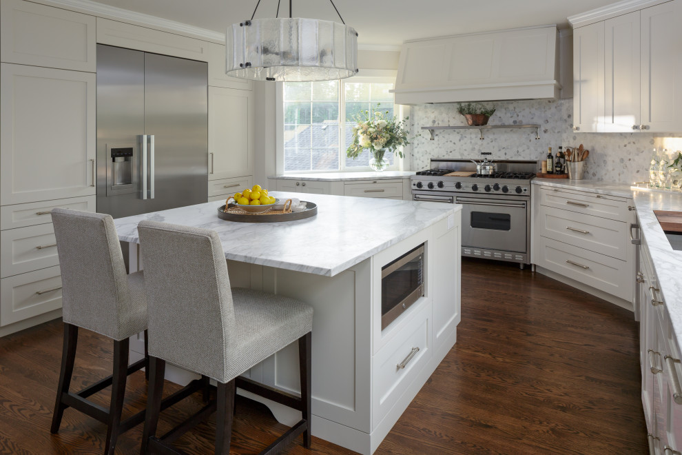Kitchen - transitional kitchen idea in Seattle
