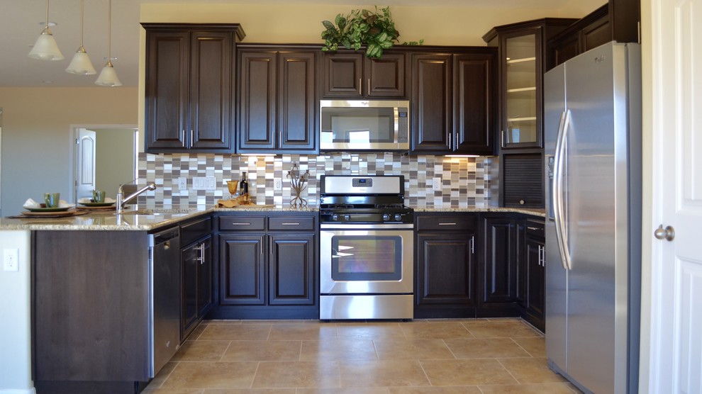 This is an example of a traditional kitchen in Phoenix.
