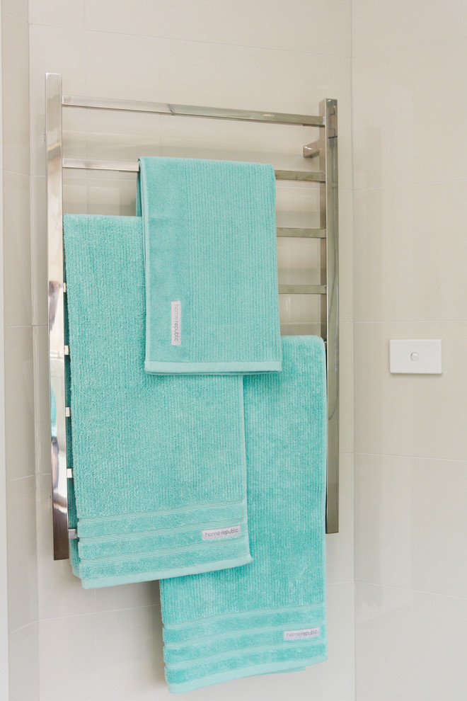 This is an example of a mediterranean bathroom in Melbourne.