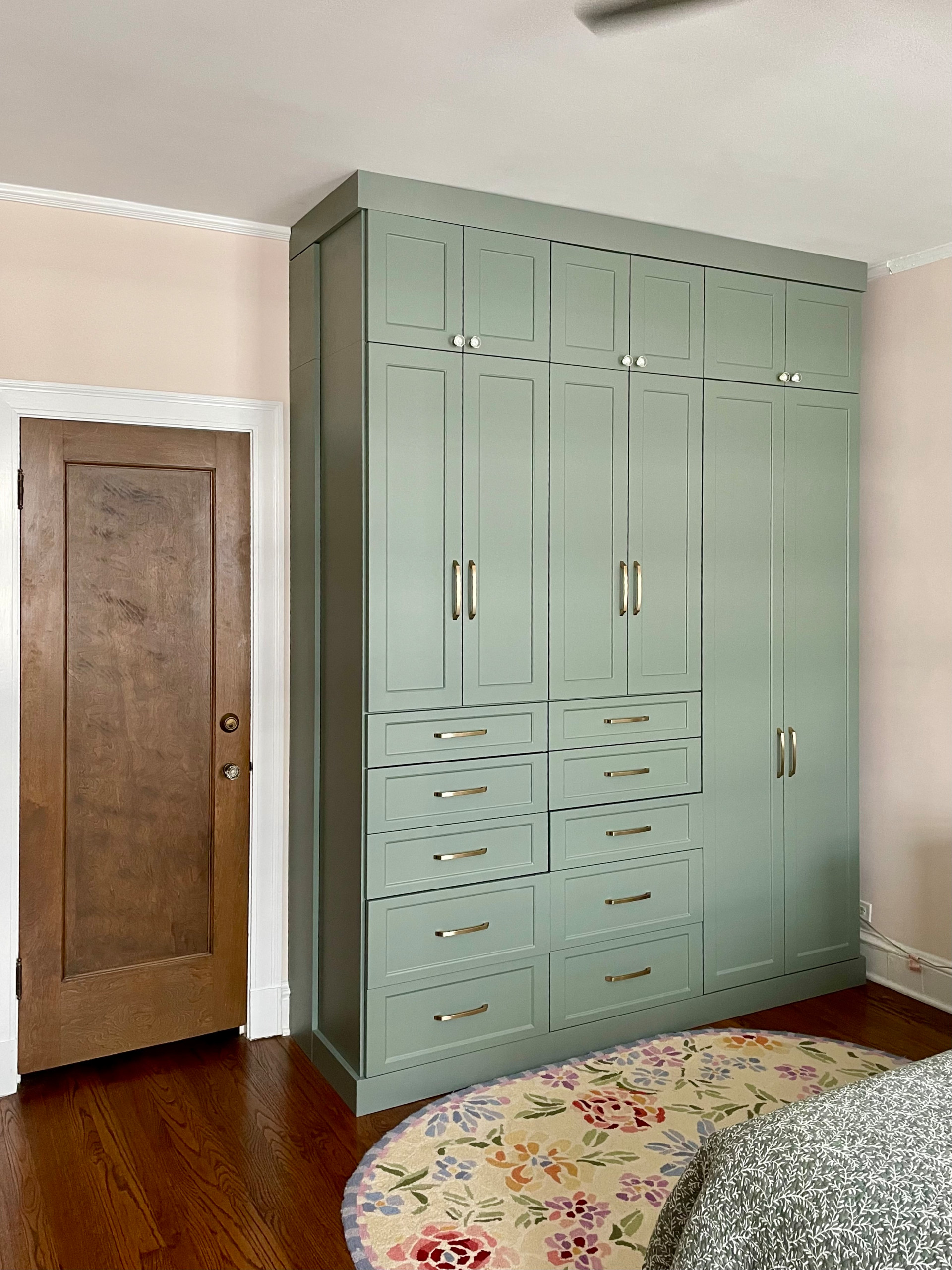 Celadon Walk-in, Armoire and Reach-in closets