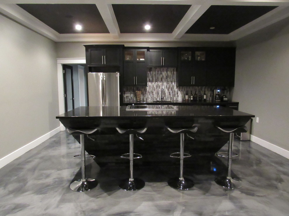 Design ideas for a large modern galley home bar in Chicago with an undermount sink, shaker cabinets, black cabinets, quartz benchtops, multi-coloured splashback, matchstick tile splashback, concrete floors and grey floor.
