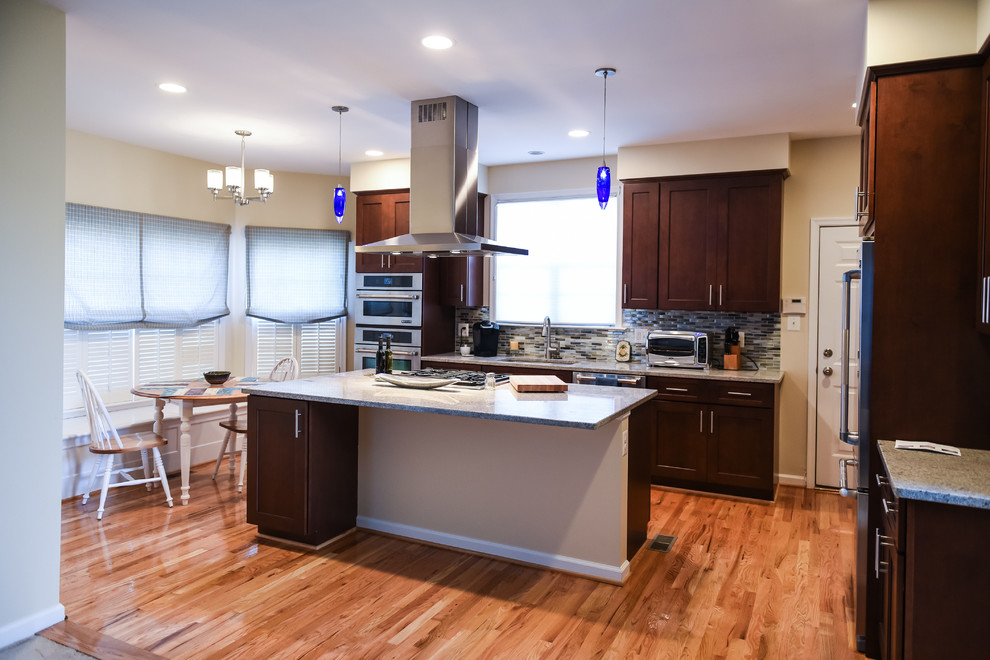 Example of a transitional kitchen design in DC Metro