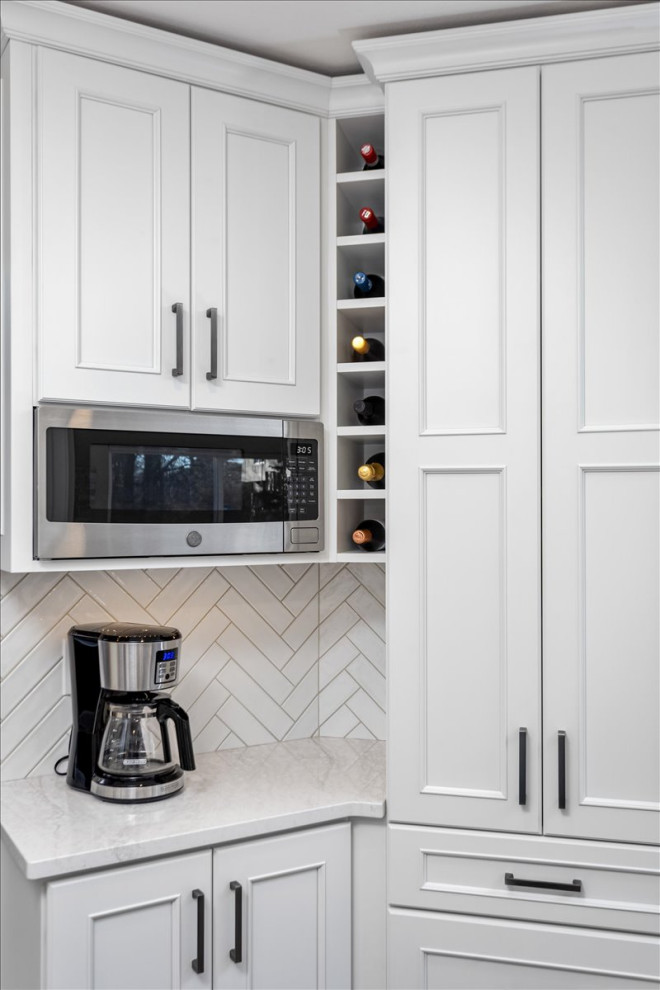 Kitchen - transitional kitchen idea