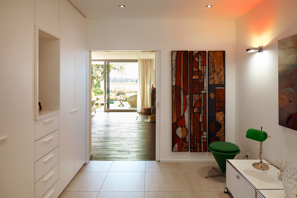 This is an example of a mid-sized contemporary hallway in Dusseldorf with white walls and beige floor.
