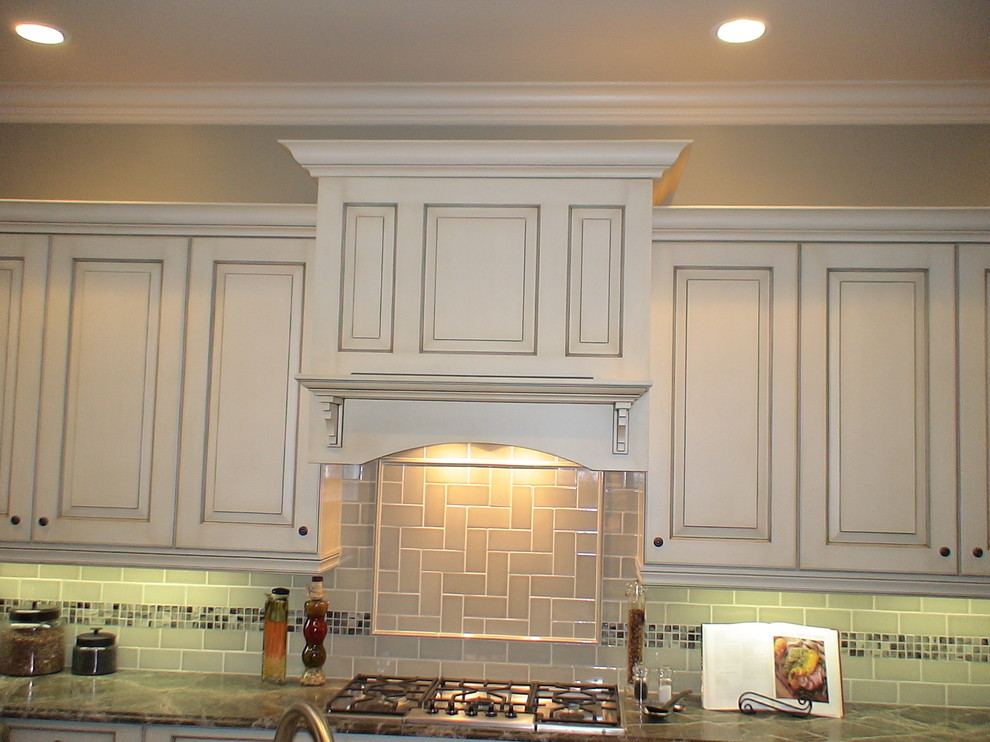 Inspiration for a transitional kitchen remodel in Birmingham