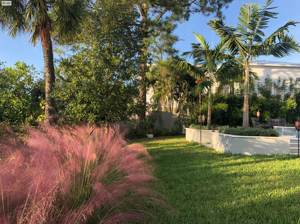 Design ideas for a huge modern landscaping in Tampa.