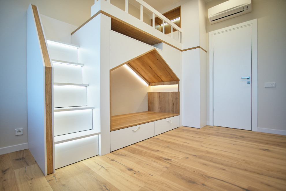 Детская двухъярусная кровать-домик с системами хранения от raumplus