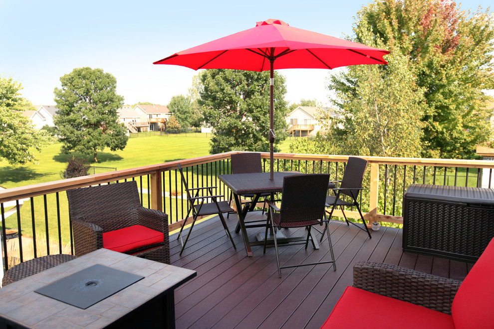 This is an example of a mid-sized side yard deck in Minneapolis.