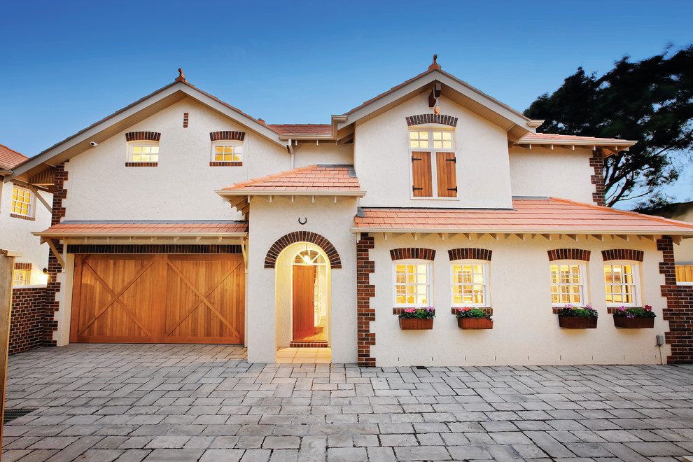 This is an example of a contemporary exterior in Melbourne.