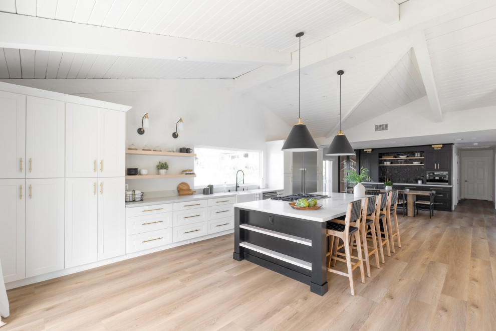Inspiration for a transitional home design remodel in Los Angeles