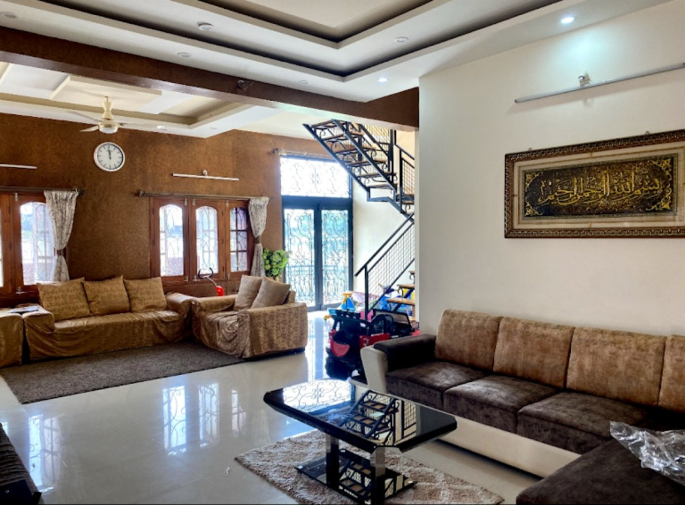 Design ideas for an Asian living room in Bengaluru.