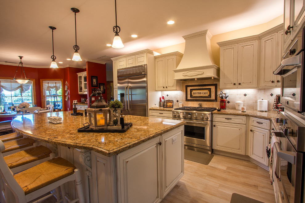 Inspiration for a rustic kitchen remodel in Sacramento
