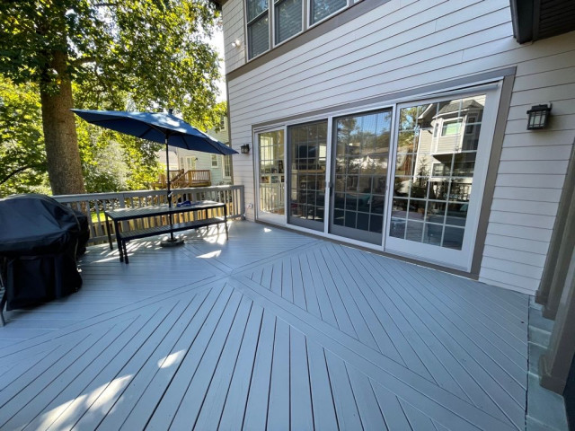 Decks | Wood & Composite Decks contemporary-deck