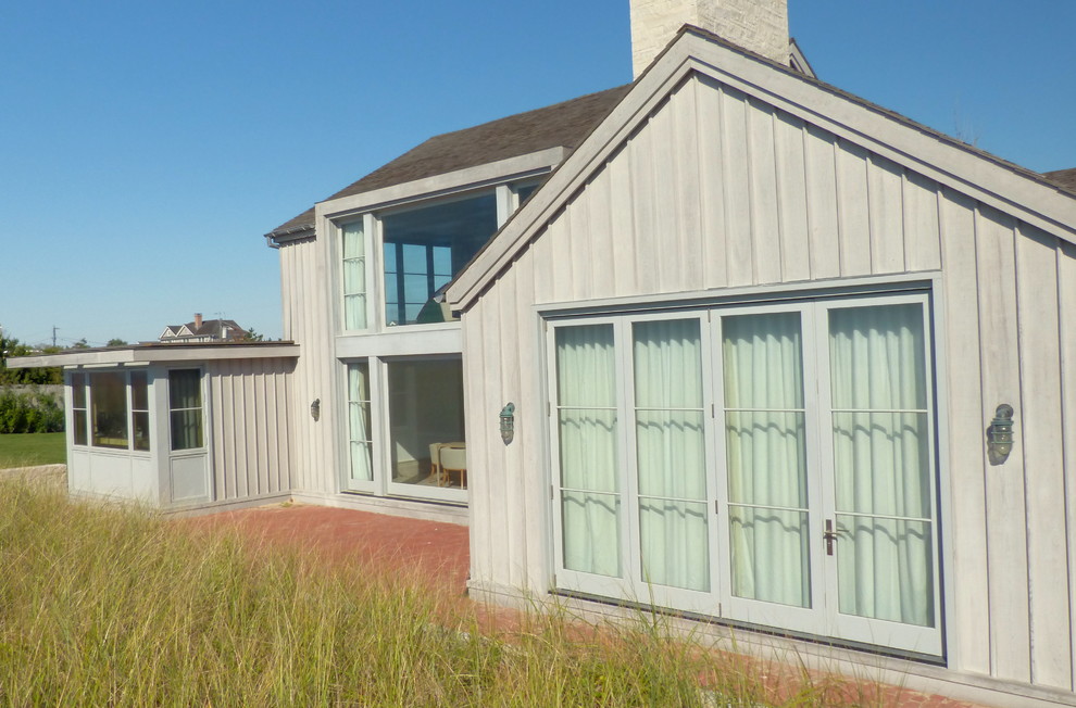 Example of a transitional home design design in New York
