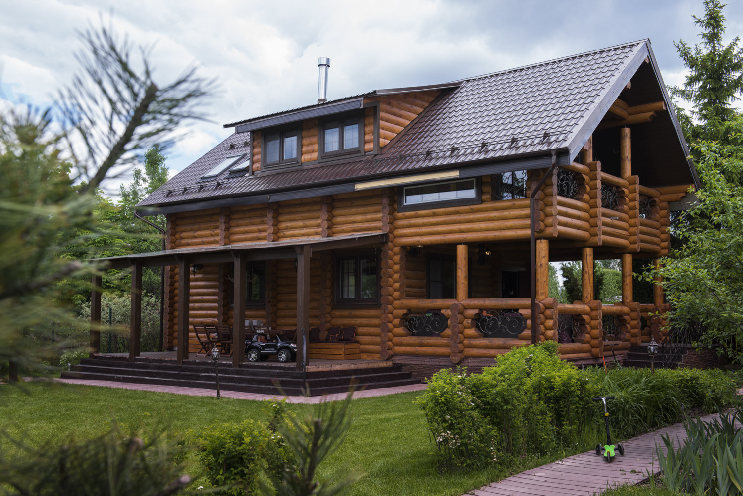 В гостях: Сруб с африканскими мотивами под Истрой