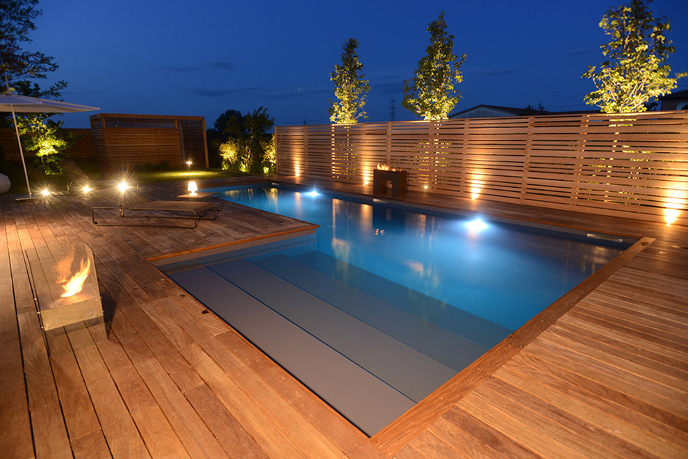 Photo of a contemporary pool in Bologna.
