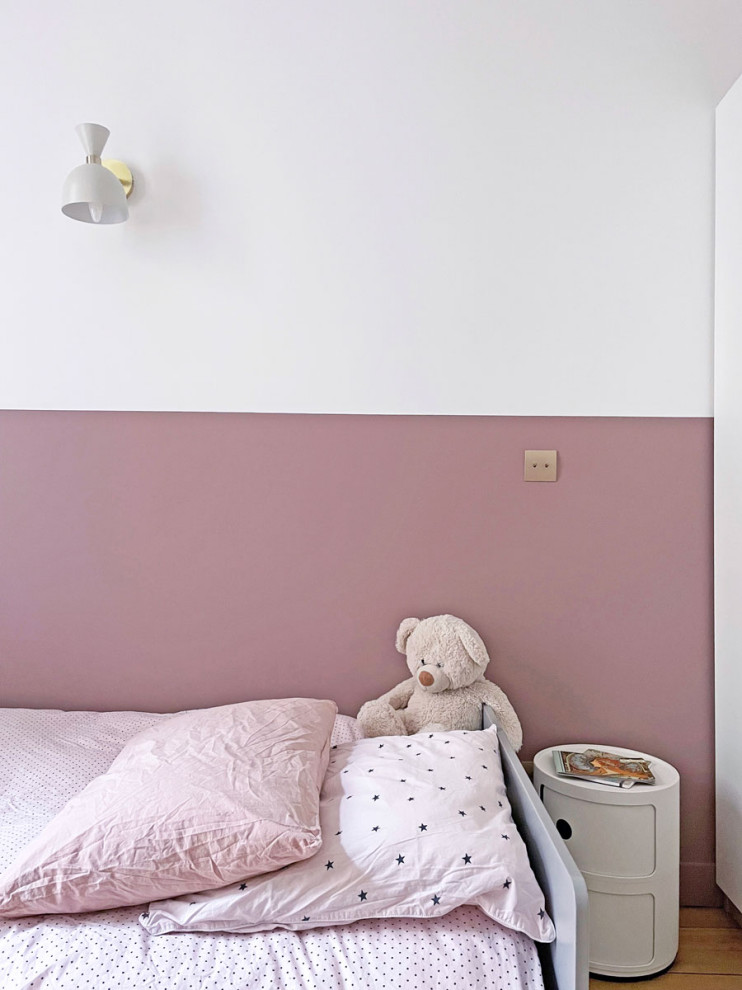 Design ideas for a contemporary kids' bedroom in Paris.