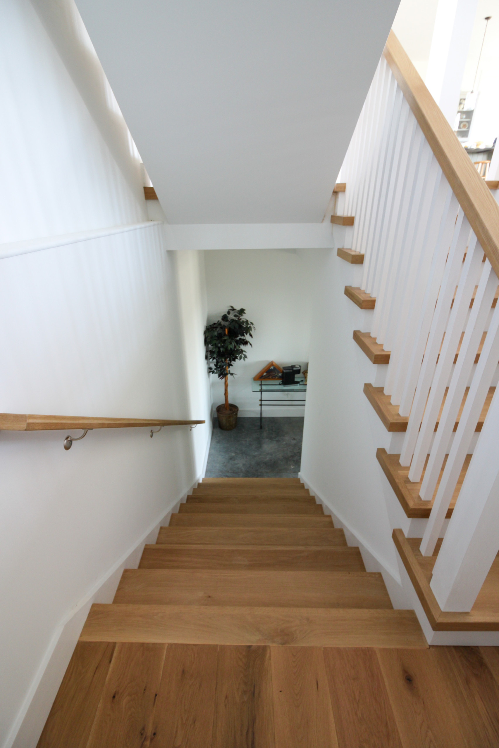 91_U-Shaped Floating Staircase Surrounded by Bucolic Mountain Views, Winchester,
