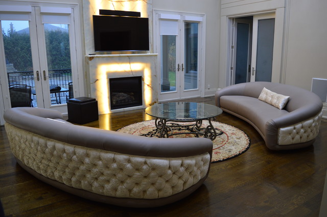 Oval Sofas Leather modern-vardagsrum