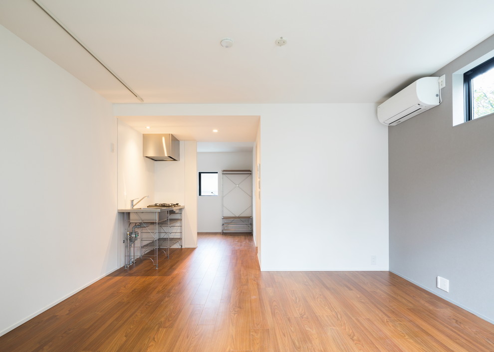 Inspiration for a modern home design remodel in Tokyo