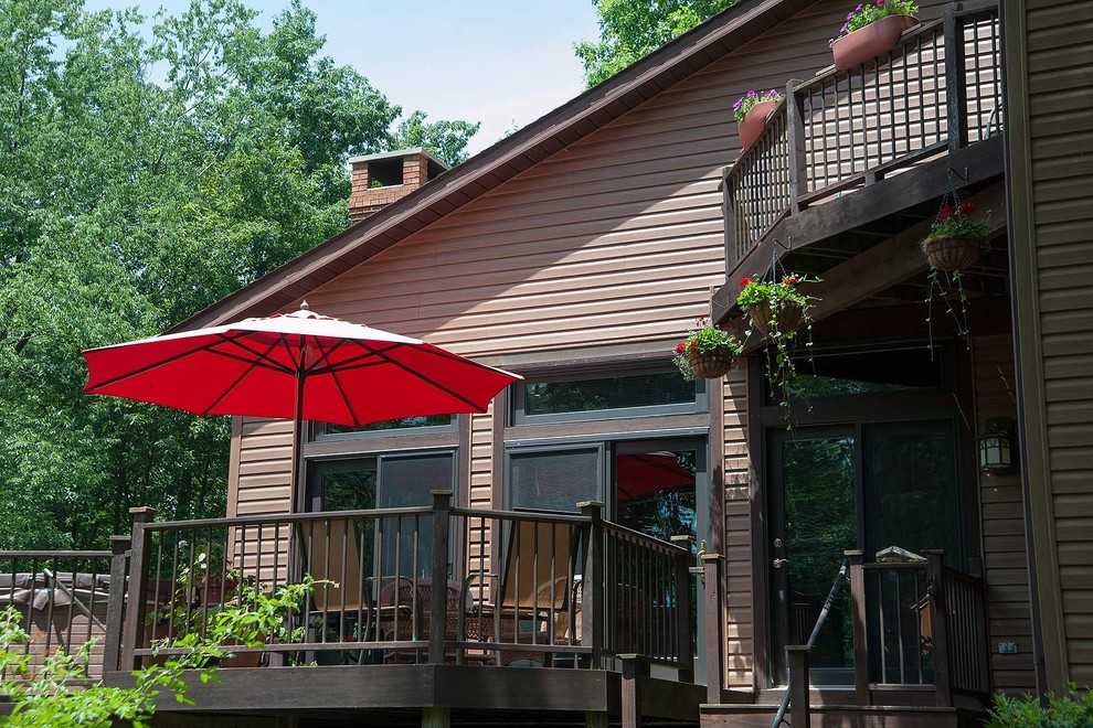 Example of a mountain style backyard deck design in Columbus with no cover