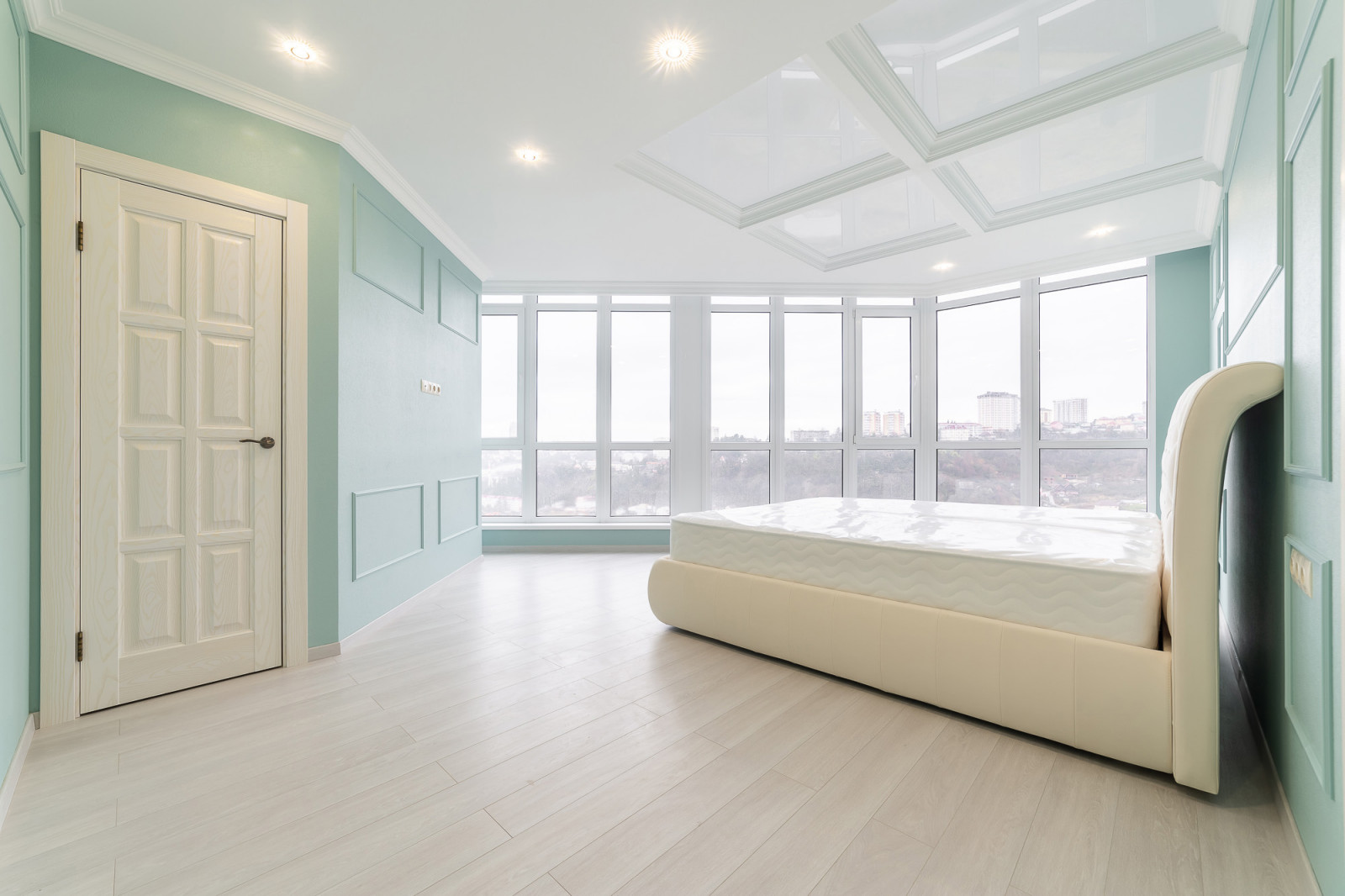 Двух-комнатная квартира в ЖК Раз Два Три (Сочи) в мятных тонах