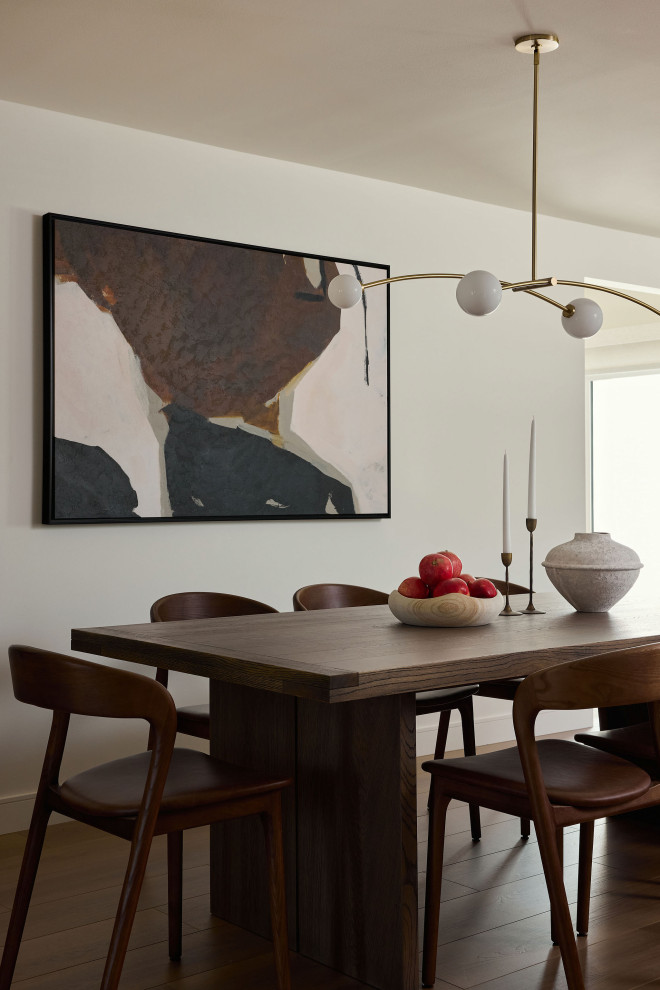 Example of a 1960s dining room design in Los Angeles