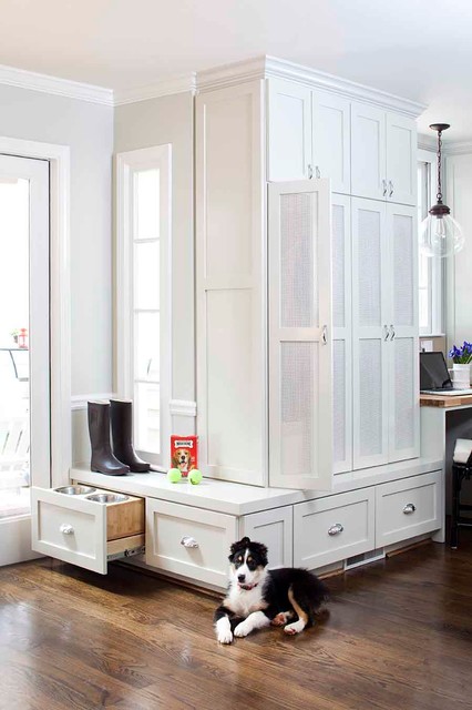 Home design - mid-sized transitional home design idea in Atlanta