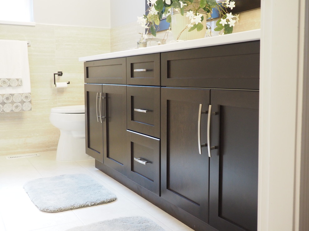 Example of a classic home design design in Vancouver
