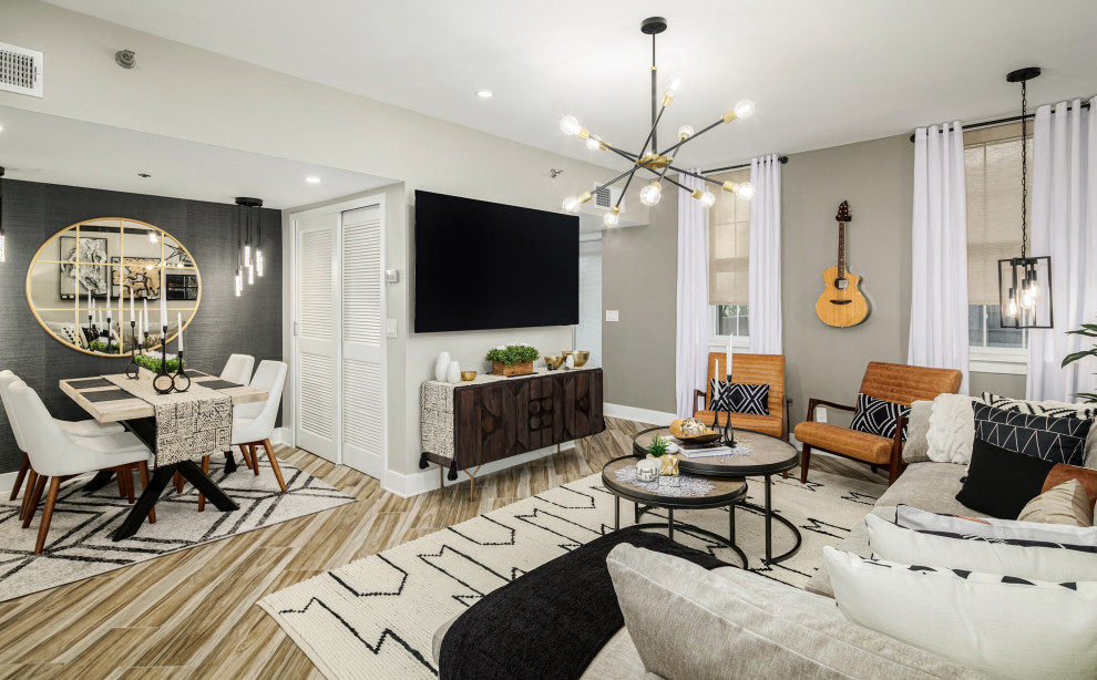 Kleines, Offenes Modernes Wohnzimmer mit grauer Wandfarbe, Porzellan-Bodenfliesen, TV-Wand, buntem Boden und Tapetenwänden in Philadelphia