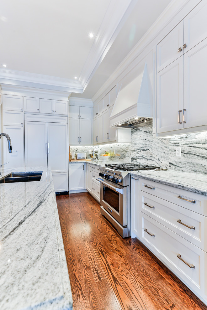 Inspiration for a transitional kitchen remodel in Toronto
