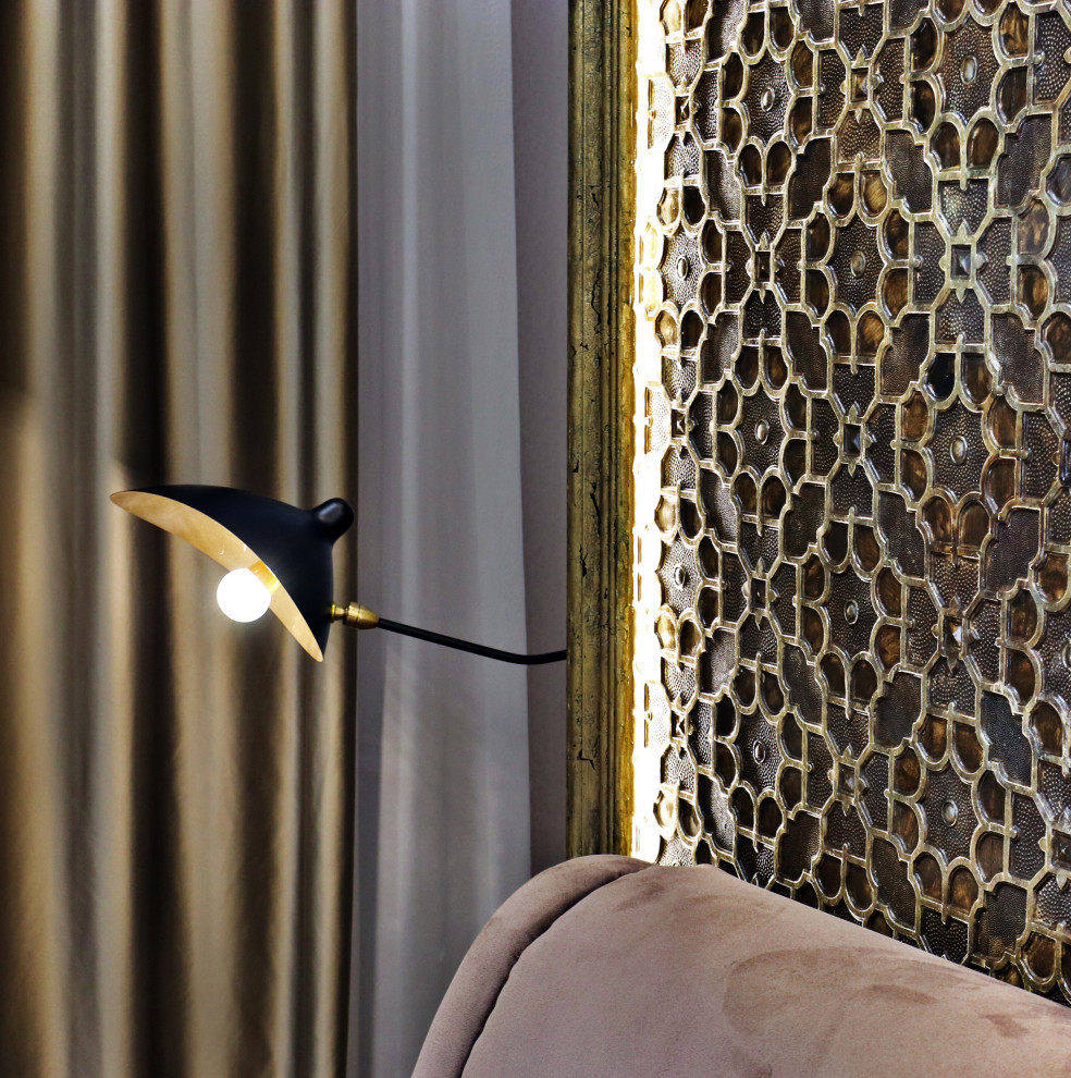 Декорирование обоев Lincrusta в изголовье кровати на нашем реализованном проект