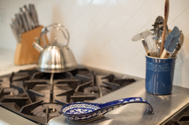 White & Blue Transitional classique-chic-cuisine
