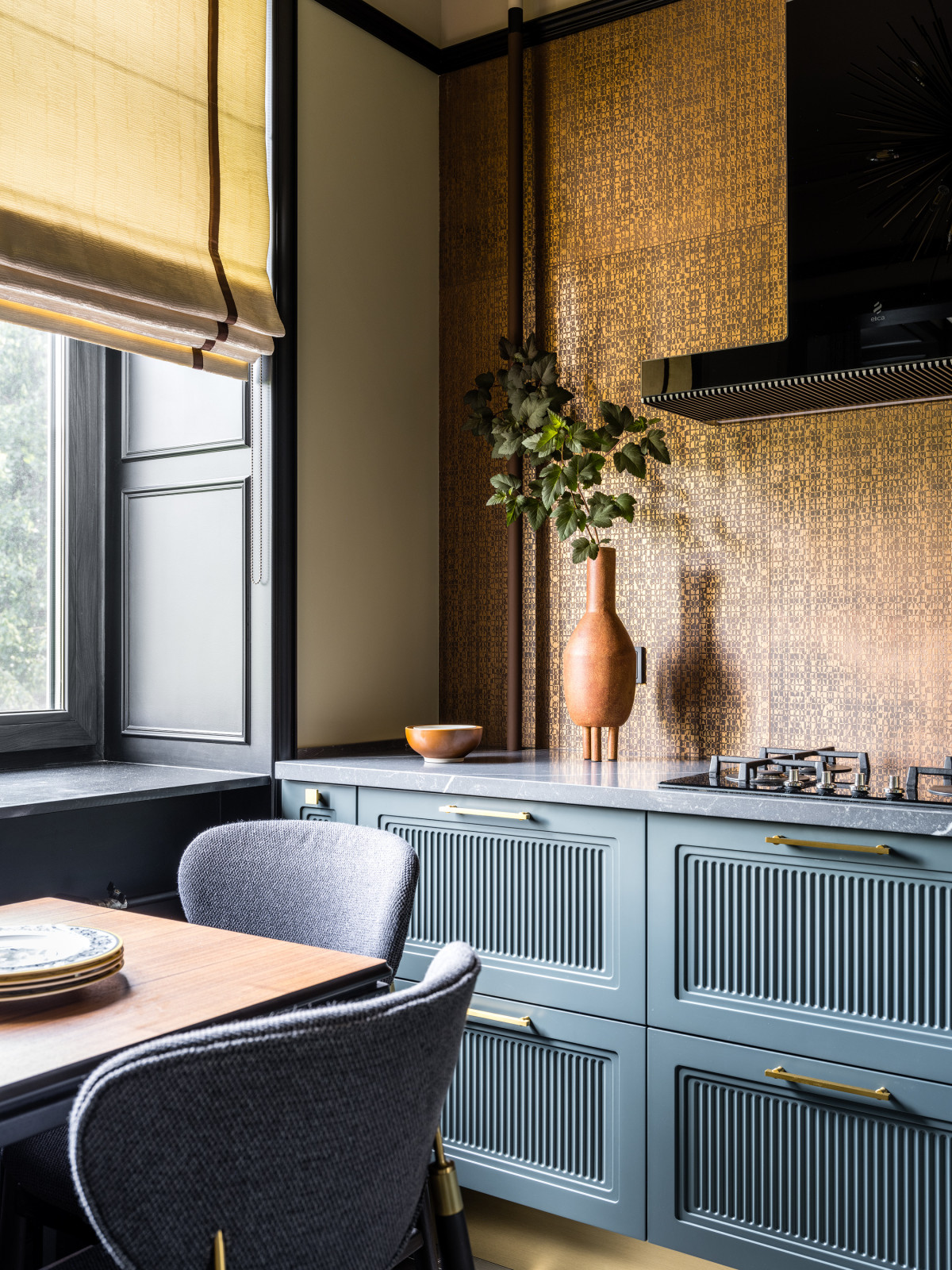 Сталинка на Университетском проспекте, 75 кВ.м.