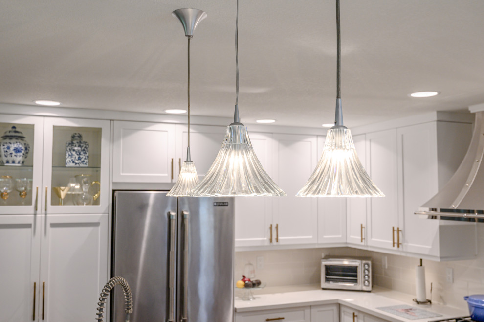 Kitchen - transitional kitchen idea