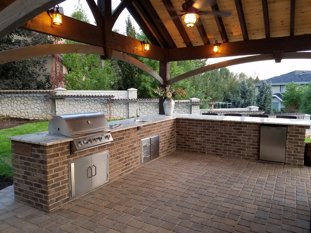 Example of a minimalist patio design in Salt Lake City