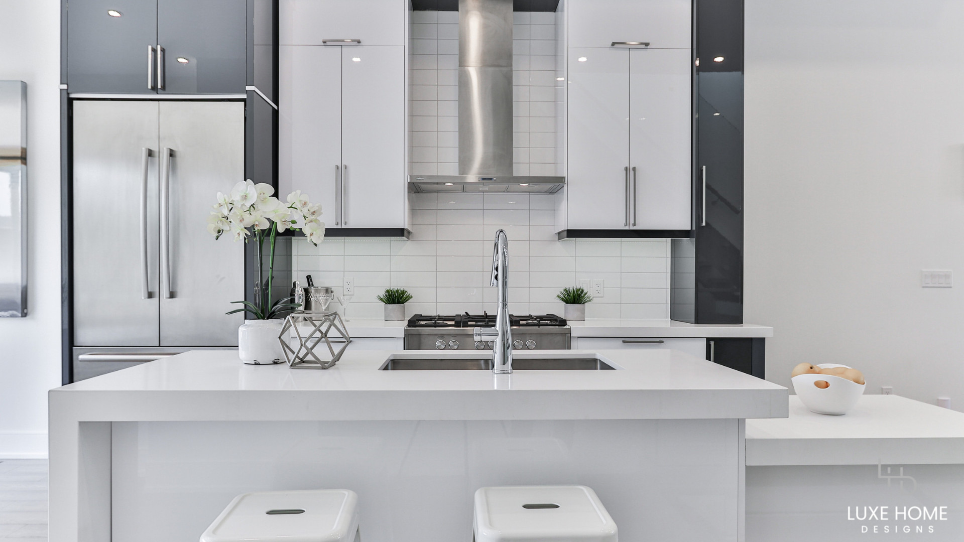 Modern White Kitchen Design