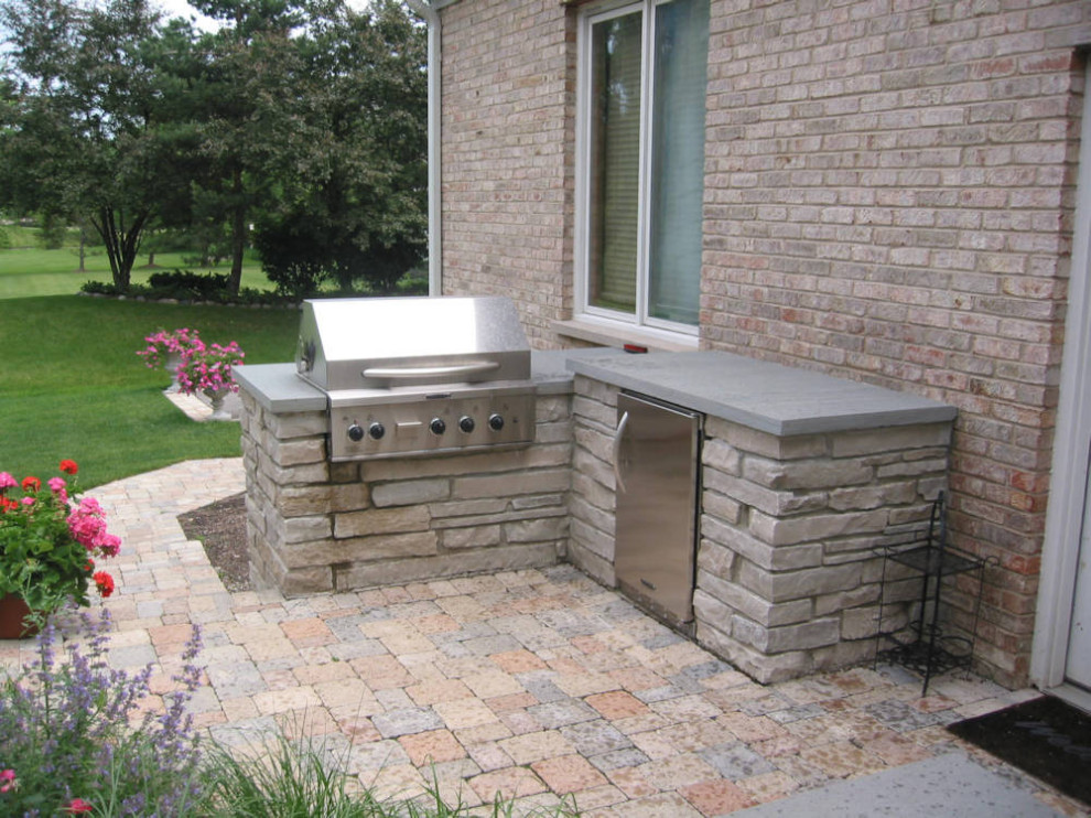 Photo of a patio in Chicago with an outdoor kitchen.