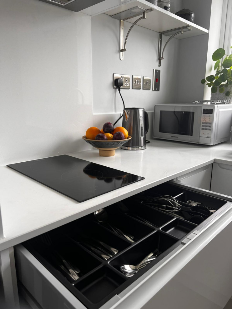 The Groby Kitchen - Goscote MTM Europe J Pull in White Gloss