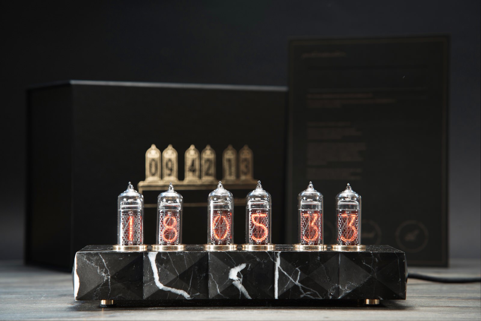 Ламповые часы Сатурн-5 из натурального мрамора