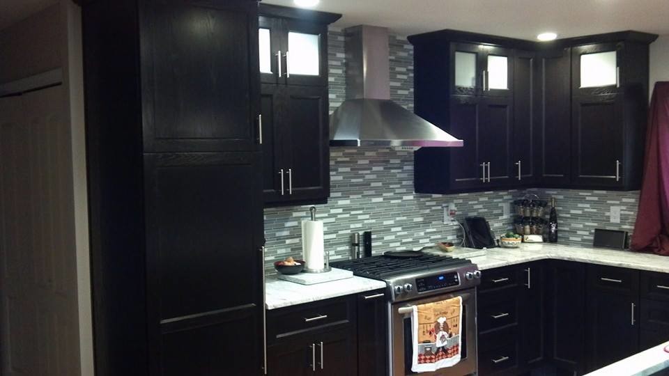 Mountain style home design photo in Albuquerque